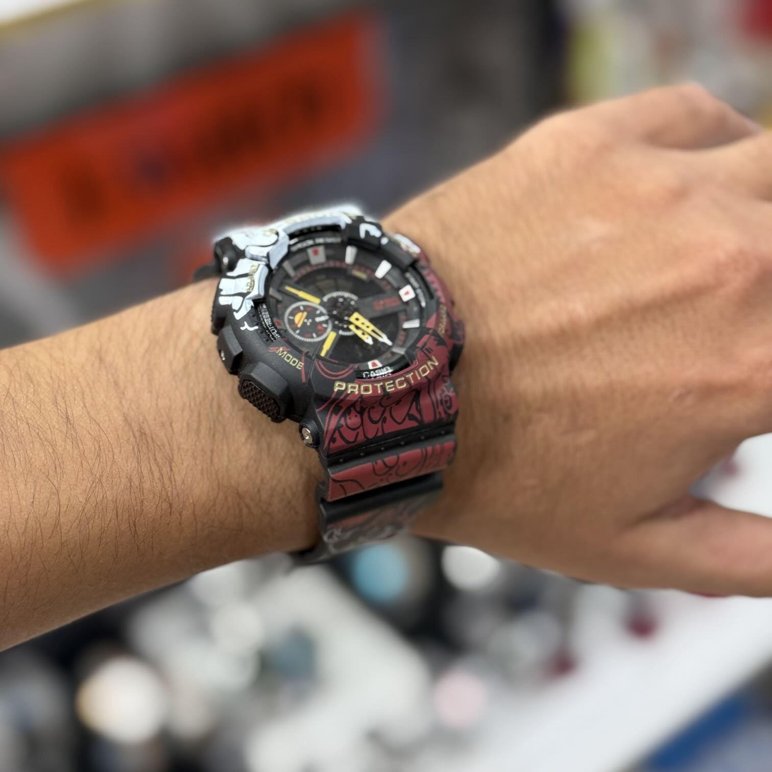 ساعت کاسیو جی‌شاک GA-110 ادیشن خاص | طرح مانگا و گرافیتی (مشکی-سفید-قرمز)